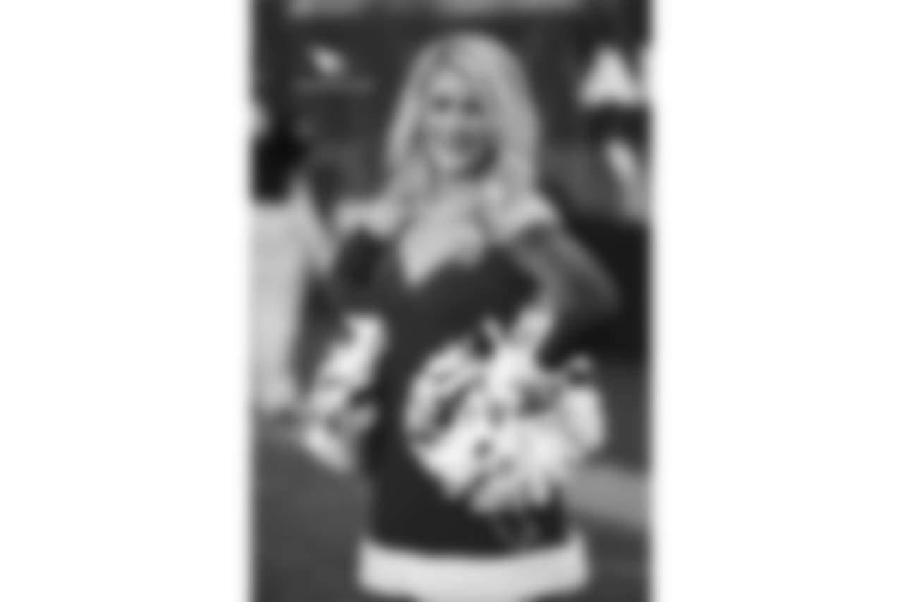 Images of the Cardinals cheerleaders during the Week 16 matchup at State Farm Stadium