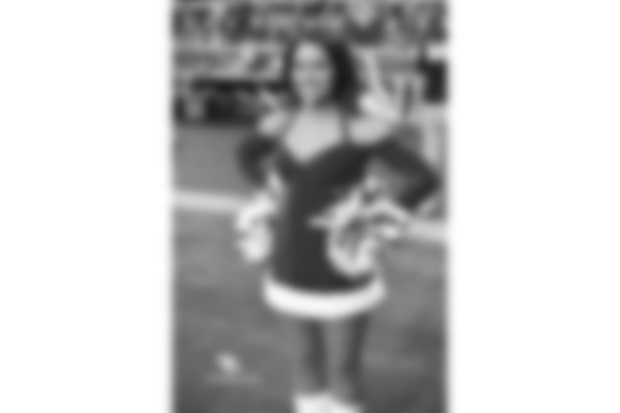 Images of the Cardinals cheerleaders during the Week 16 matchup at State Farm Stadium