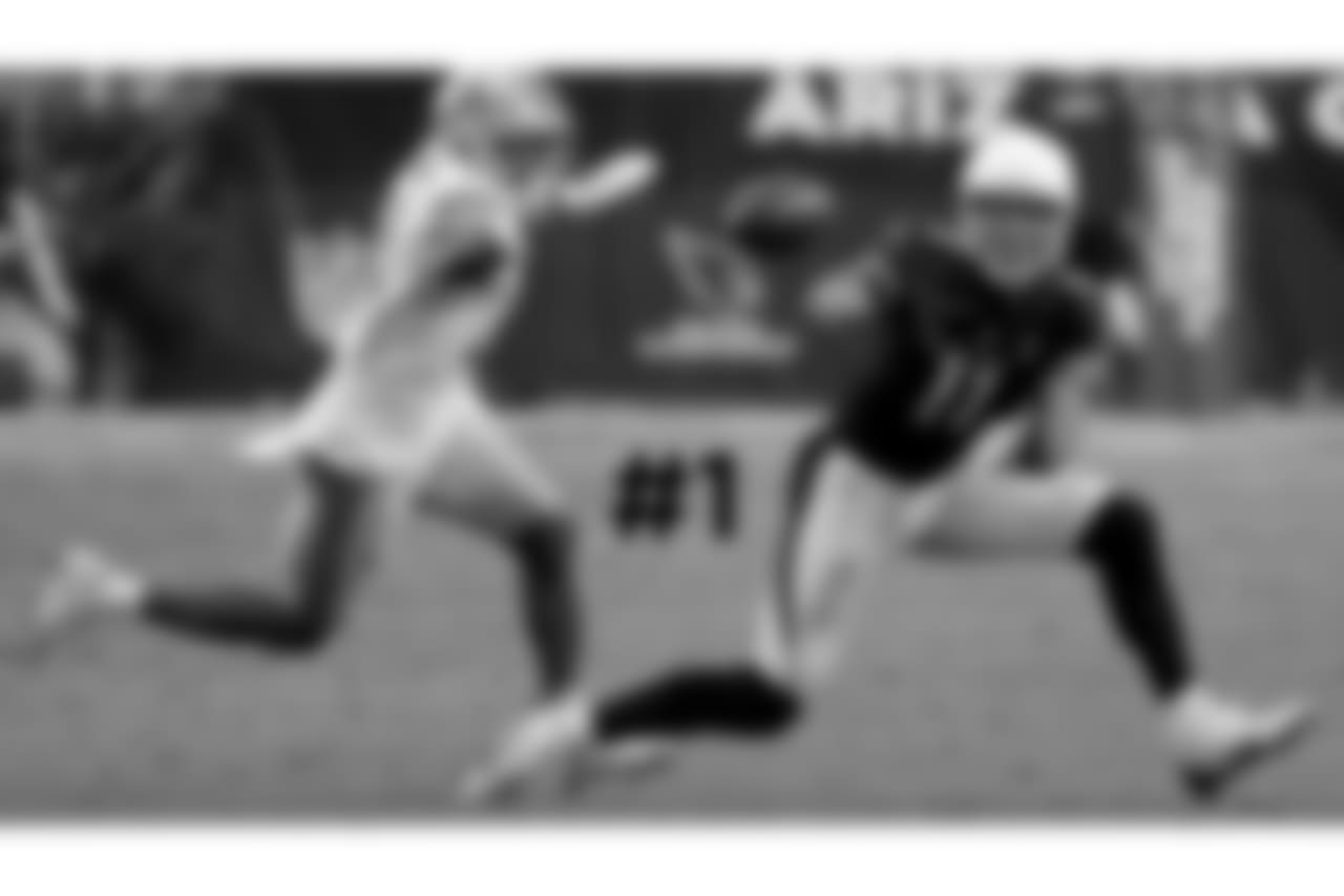 1\. Wide receiver Larry Fitzgerald makes his 1,282nd career catch to surpass NFL Hall of Famer Jerry Rice for the most receptions with one team in NFL history