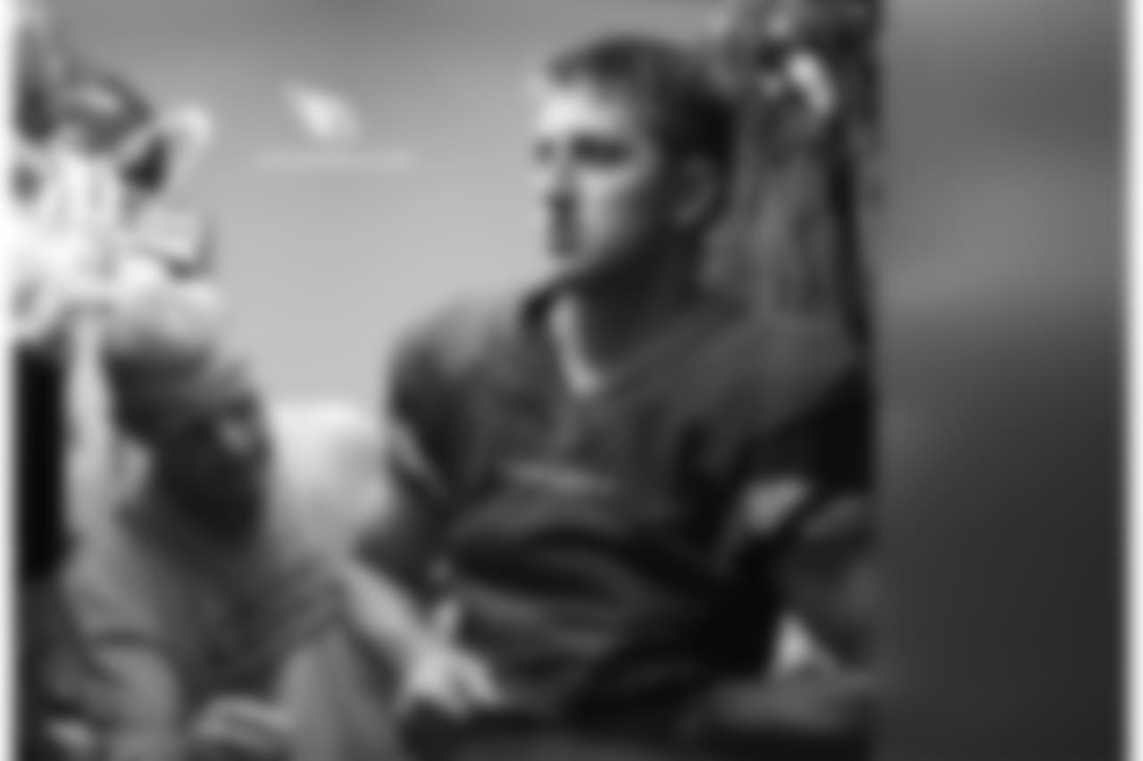QB Josh Rosen tries on a uniform