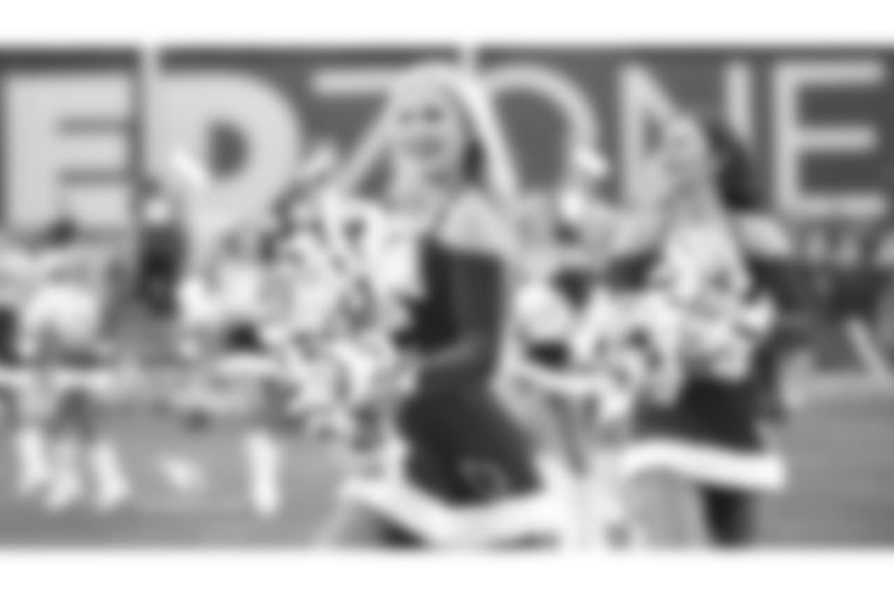 Images of the Cardinals cheerleaders during the Week 16 matchup at State Farm Stadium