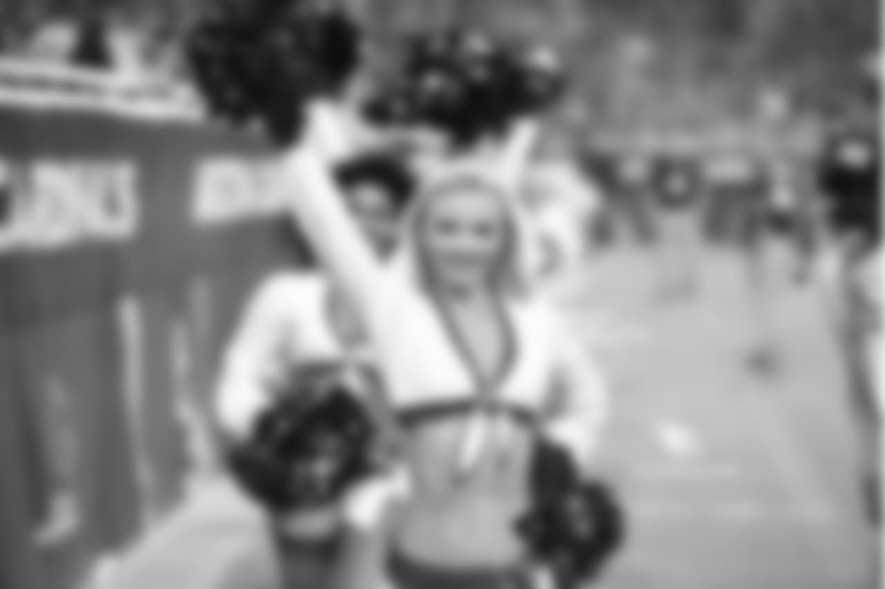 CheerBroncos2