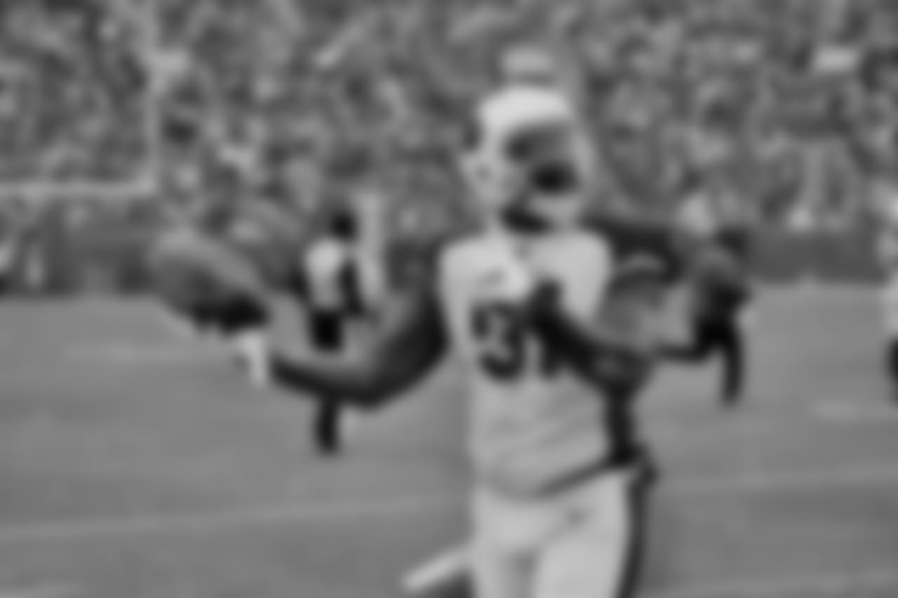 DE Benson Mayowa