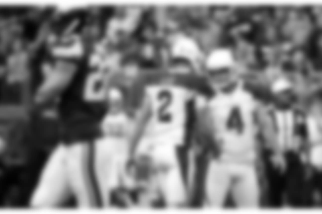 Arizona Cardinals kicker Phil Dawson (4) celebrates with teammate Andy Lee (2) after making a 26-yard field goal during the first half of an NFL football game against the Minnesota Vikings, Sunday, Oct. 14, 2018, in Minneapolis.