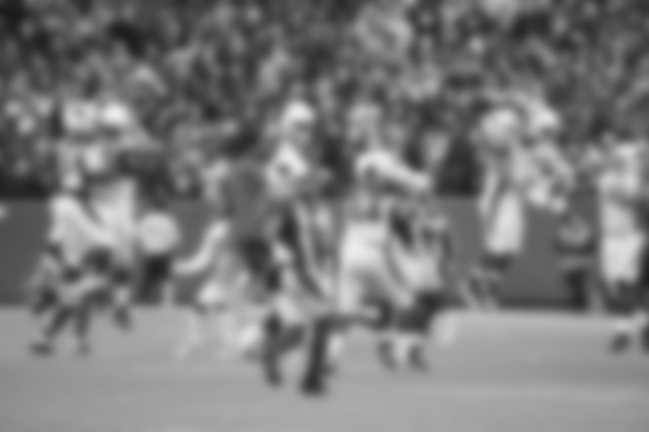 The Cardinals celebrate the win at Lambeau Field