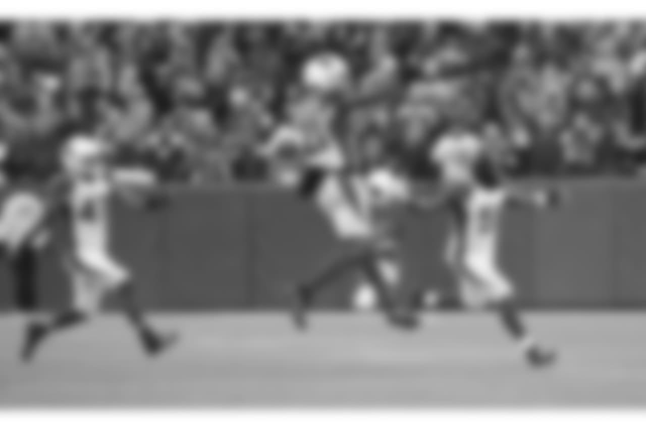 Patrick Peterson celebrates after the Packers miss their field goal try