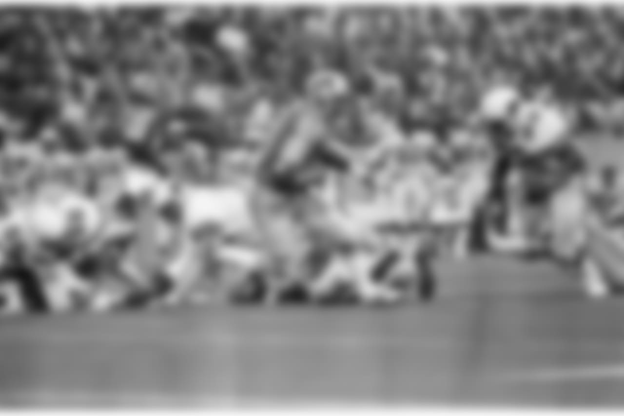 Detroit Lions' running back Billy Sims takes off during St. Louis Cardinals game at the Pontiac Silverdome in Pontiac, Michigan, Sept. 22, 1980.
