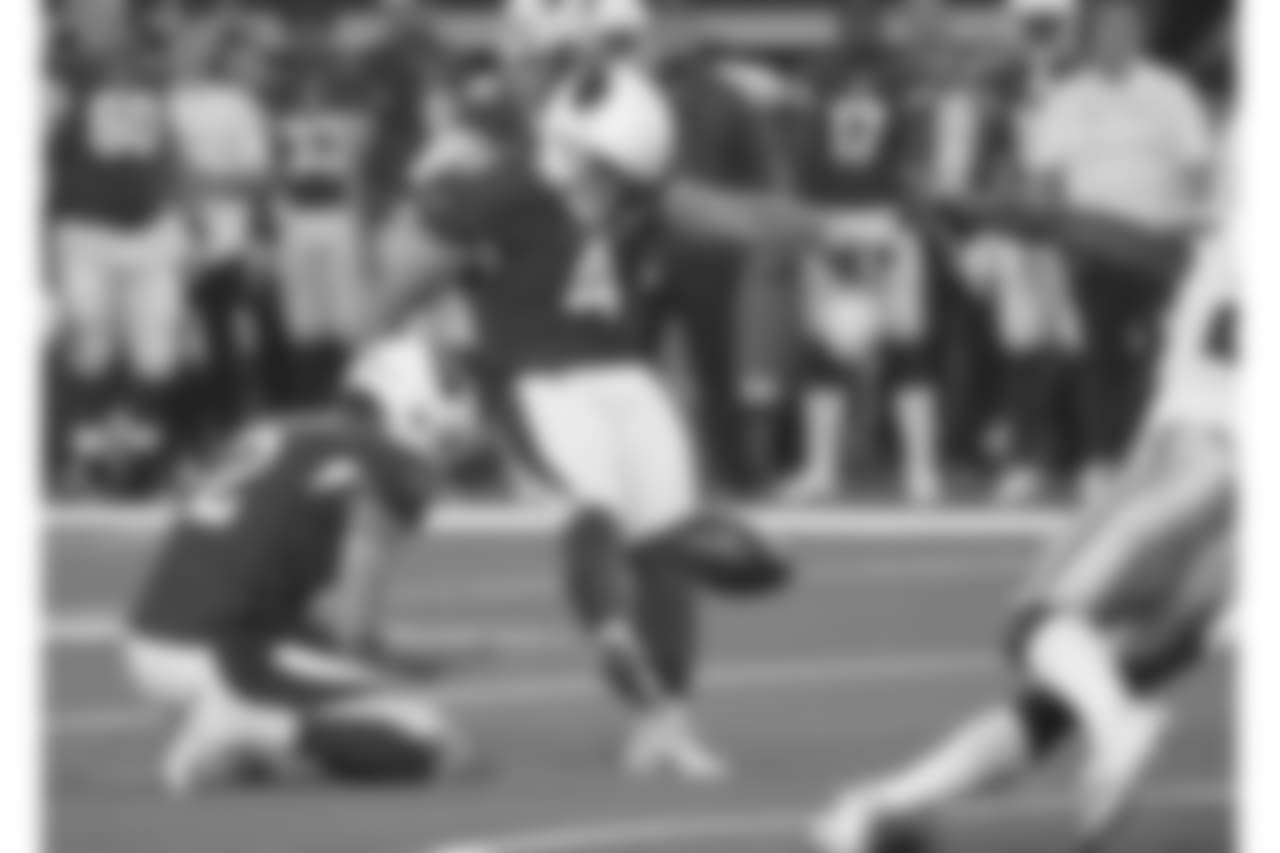 Cardinals K Phil Dawson on the field goal try
