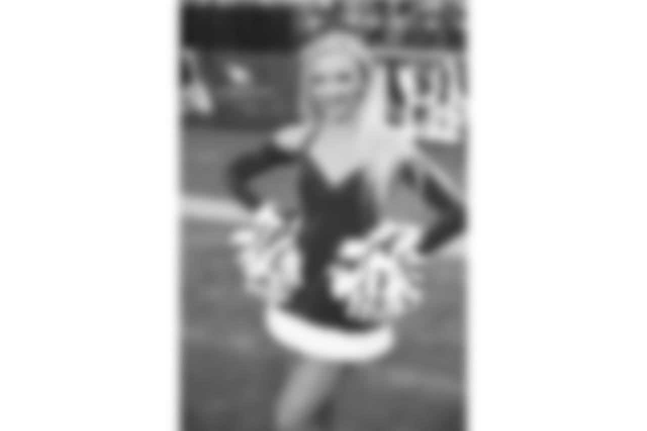 Images of the Cardinals cheerleaders during the Week 16 matchup at State Farm Stadium