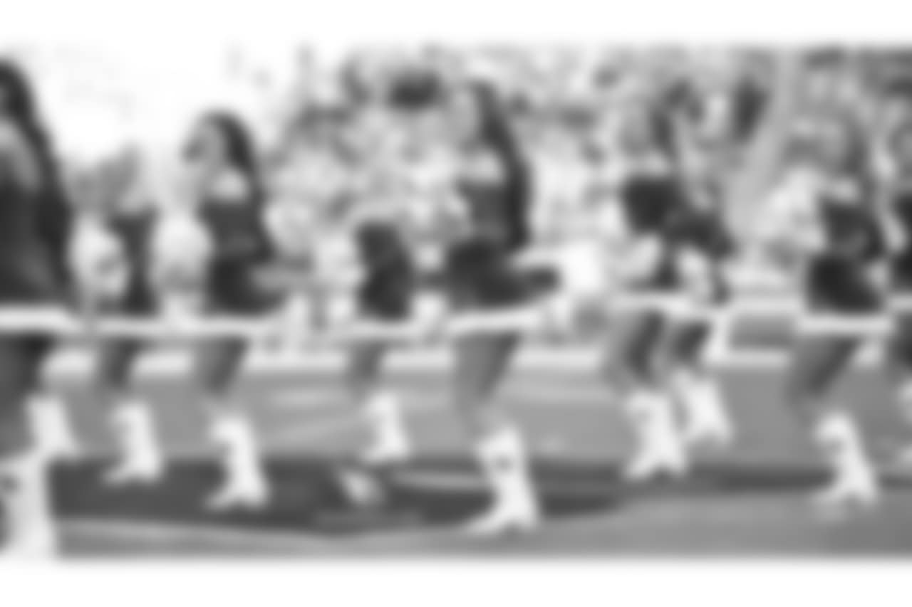 Images of the Cardinals cheerleaders during the Week 16 matchup at State Farm Stadium