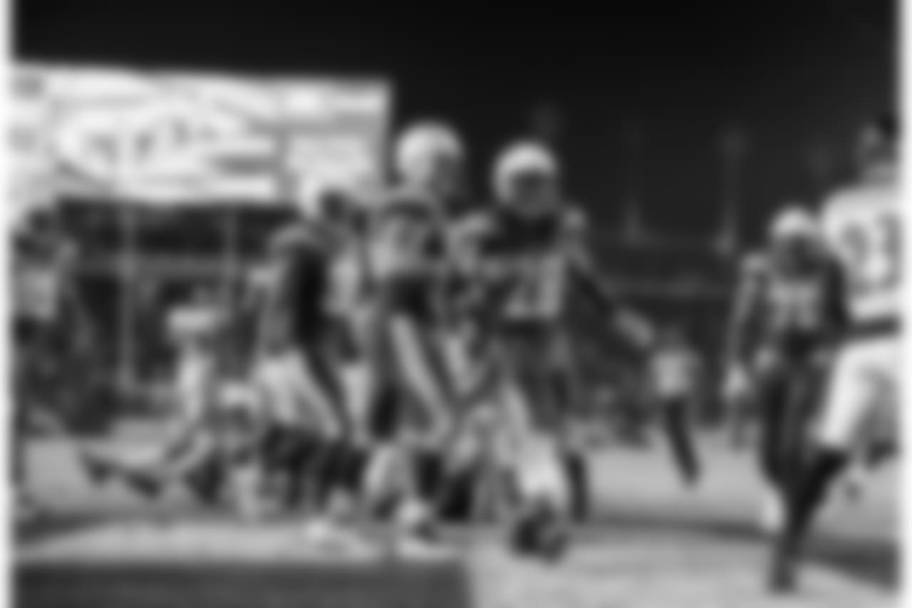 Melvin Gordon celebrates his touchdown during the Week 16 matchup against the Baltimore Ravens at ROKiT Field at StubHub Center.