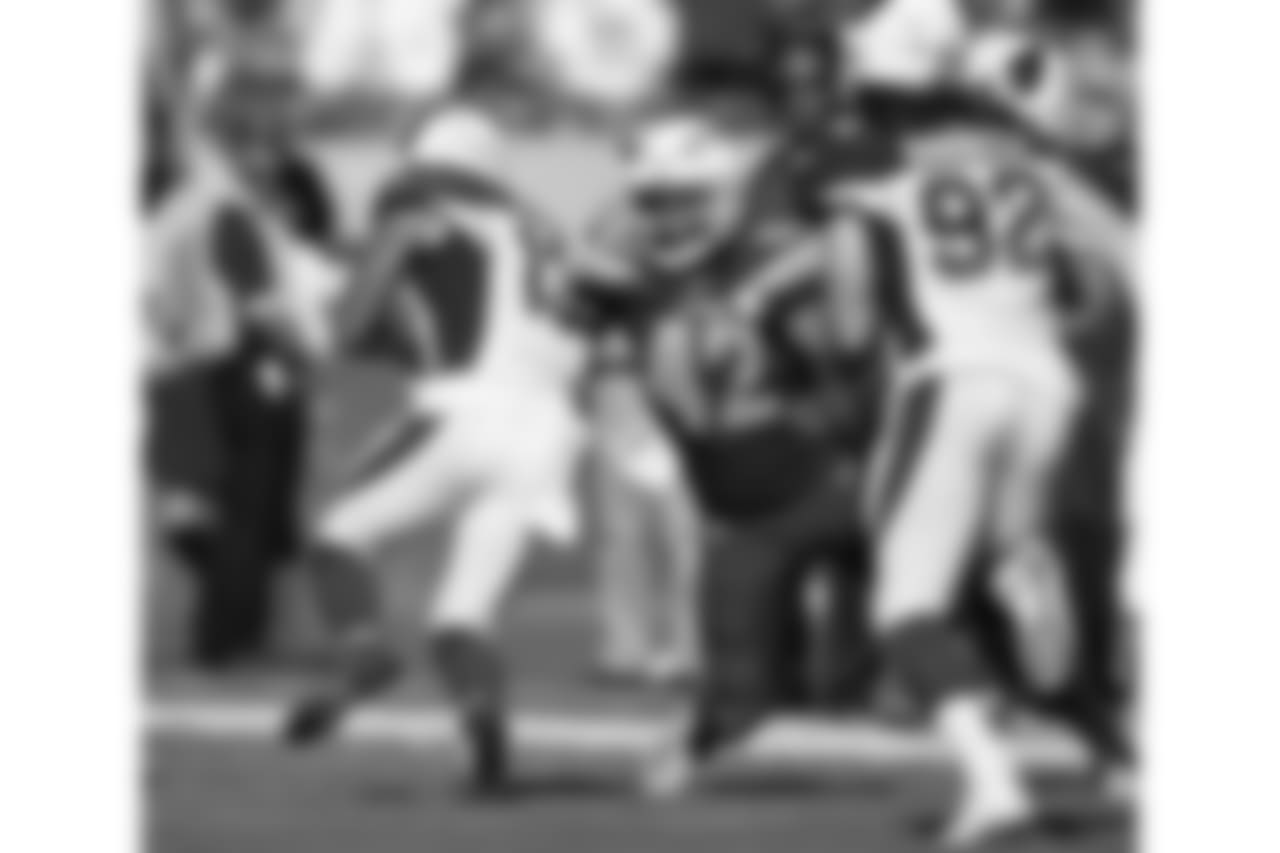 Uchenna Nwosu makes a tackle vs. the Arizona Cardinals at StubHub Center on Sun. Nov. 18, 2018.