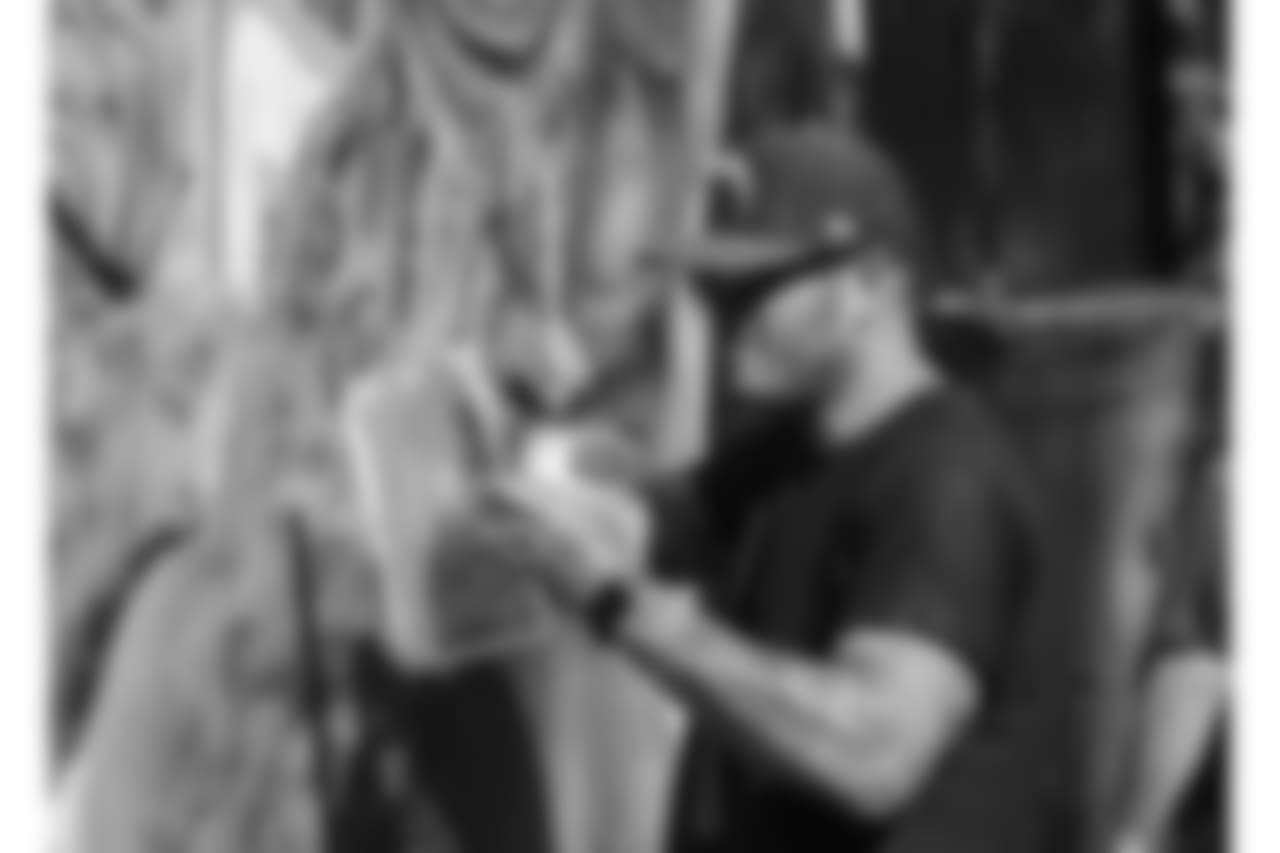 Iconic LA muralist Jonas Never puts the finishing touches on the mural before Derwin James arrival.