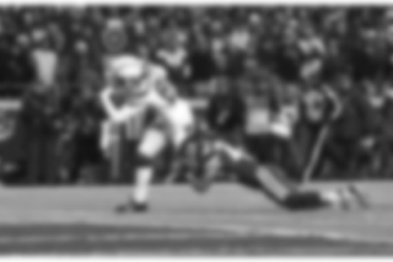 Mike Williams runs in the ball for his second touchdown of the night during the Thursday night matchup against the Kansas City Chiefs at Arrowhead Stadium.