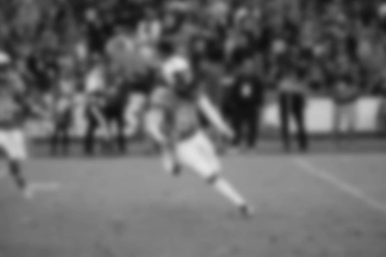 Chargers lose 16-19 against the Oakland Raiders at Qualcomm Stadium.