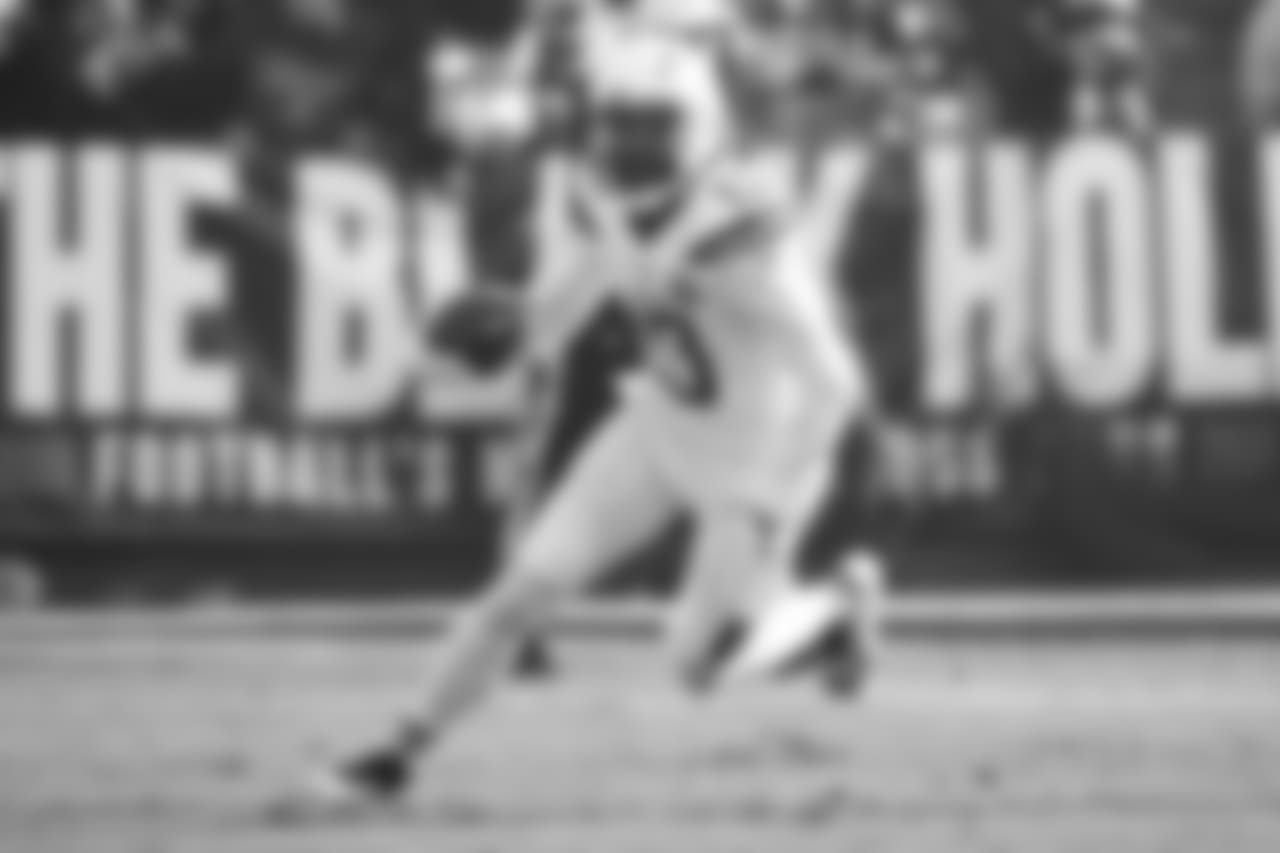 Keenan Allen runs with the ball vs. the Oakland Raiders at the Oakland Alameda Coliseum on Sun. Nov. 11, 2018 in Oakland, CA.
