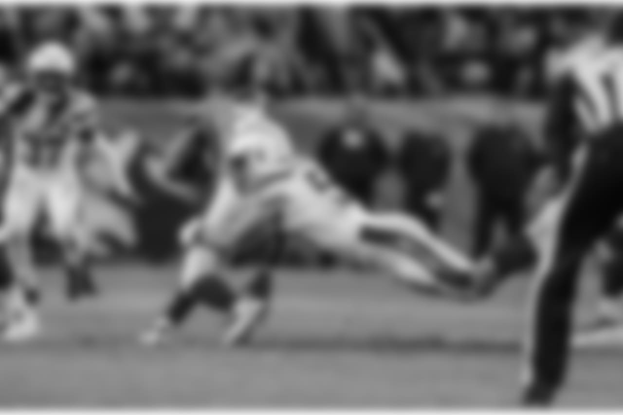 Kyle Emanuel tackles during the Week 17 contest against the Denver Broncos.