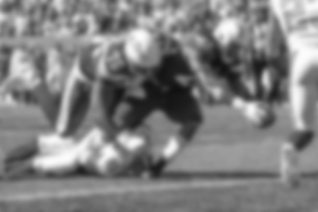 Melvin Gordon reaches over the goal line to score the first touchdown of the game during the Week 6 matchup against the Browns.