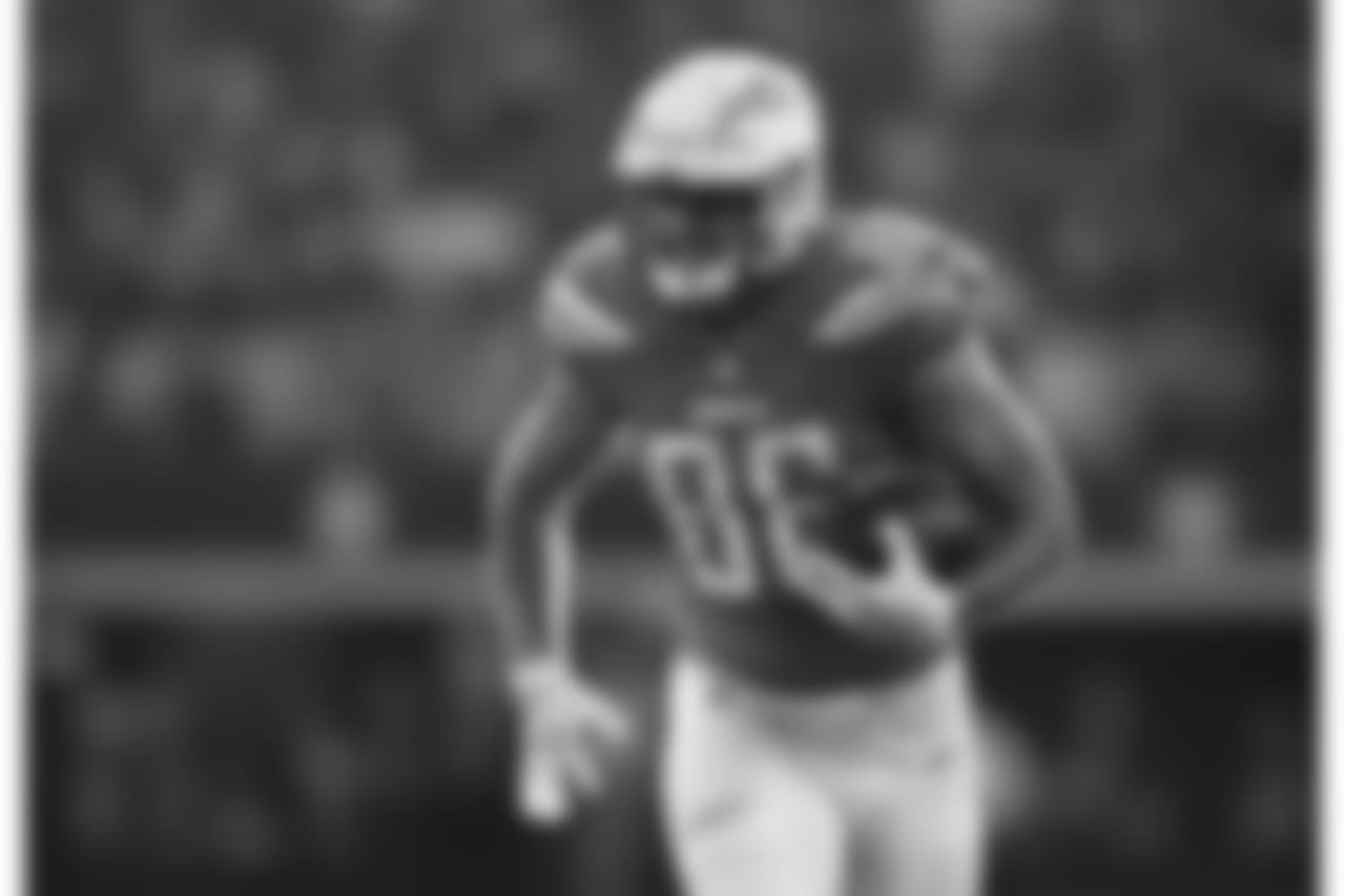Hunter Henry runs with the ball vs. the Dallas Cowboys at AT&T Stadium on Thanksgiving - Thu. Nov. 23, 2017.