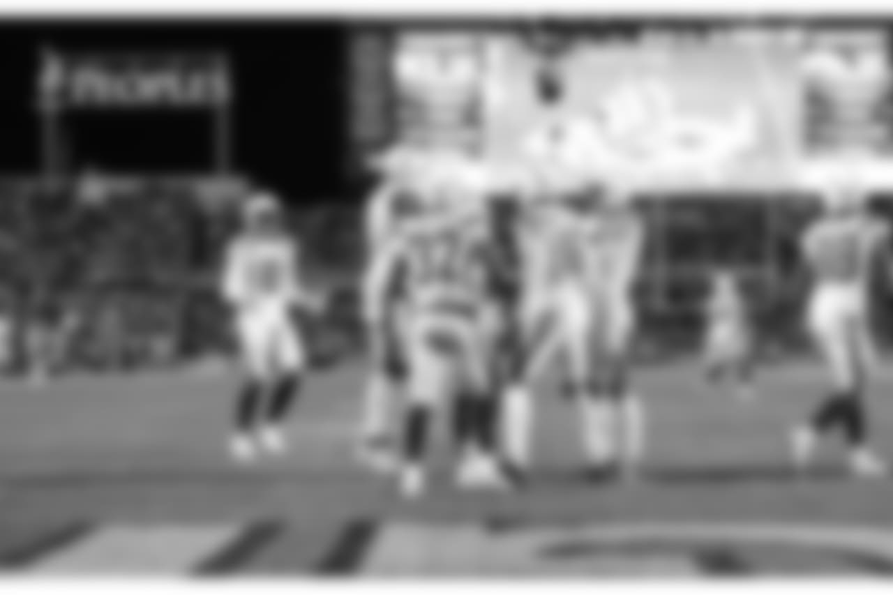 The Bolts celebrate Travis Benjamin's touchdown during the Week 13 matchup against the Pittsburgh Steelers.