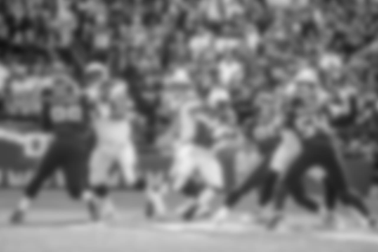 Melvin Gordon runs through defenders during the Week 9 contest against the Seattle Seahawks at CenturyLink Field.