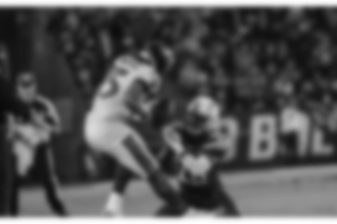 Casey Hayward swats the ball away from Ravens WR Michael Crabtree during the Week 16 matchup against the Baltimore Ravens at ROKiT Field at StubHub Center.