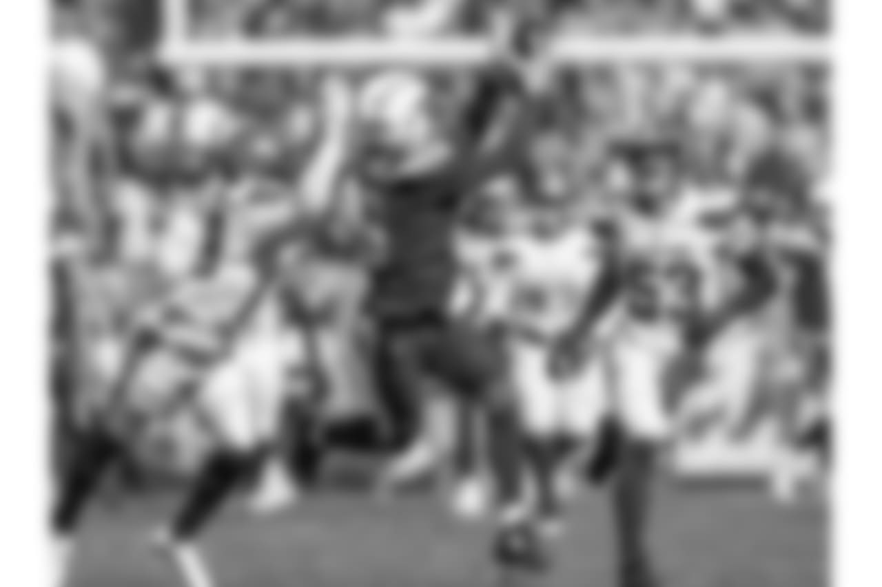 Tyrell Williams catches a 45-yard pass from Philip Rivers during the Week 6 matchup against the Browns.