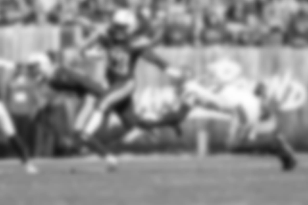 Melvin Gordon runs the ball downfield during the Week 6 matchup against the Browns.