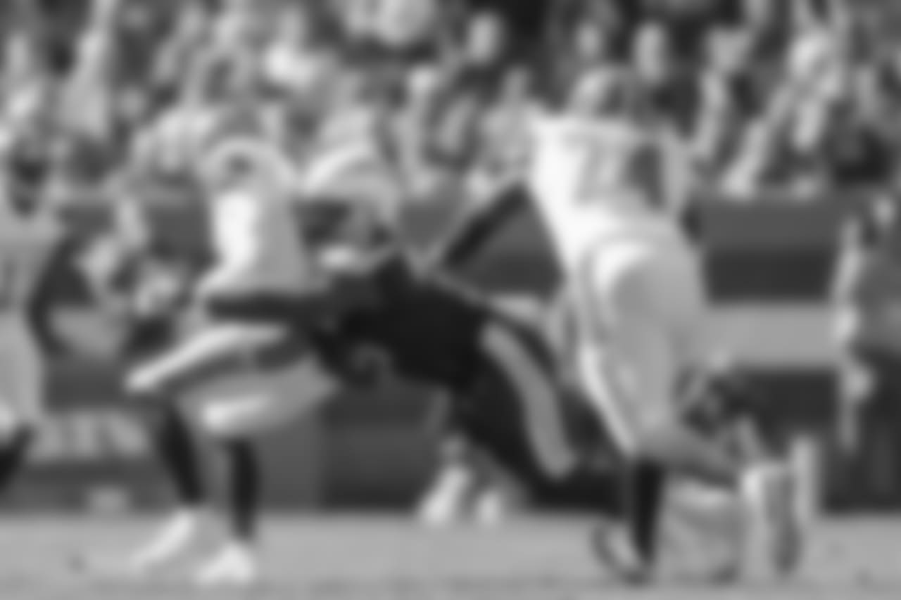 Damion Square sacks Browns QB Baker Mayfield during the Week 6 matchup against the Browns.