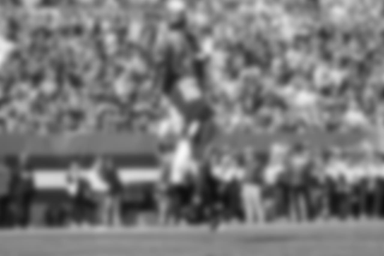 Tyrell Williams leaps to catch a pass from Philip Rivers for his second touchdown of the game during the Week 6 matchup against the Browns.