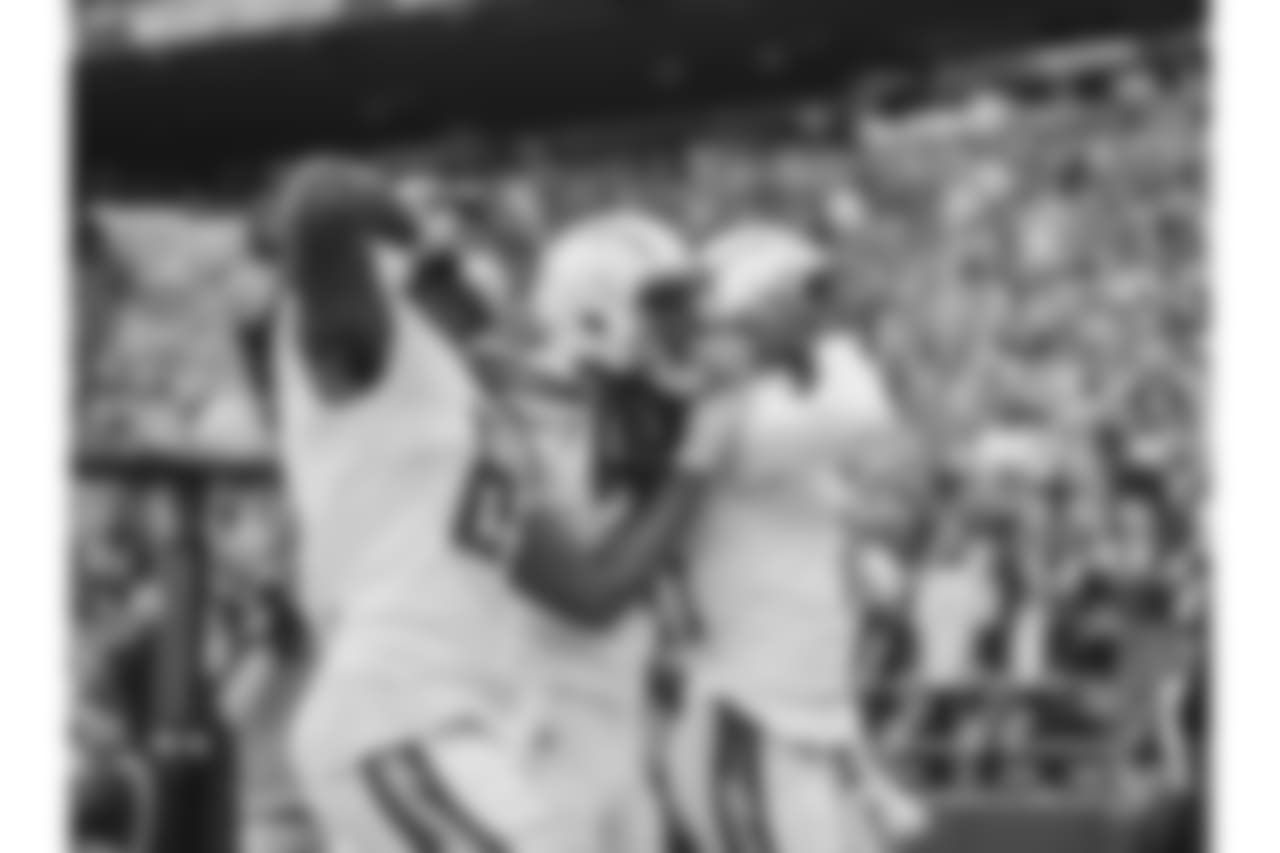 The Bolts pose for a picture after Tyrell Williams' touchdown during the Week 9 contest against the Seattle Seahawks at CenturyLink Field.