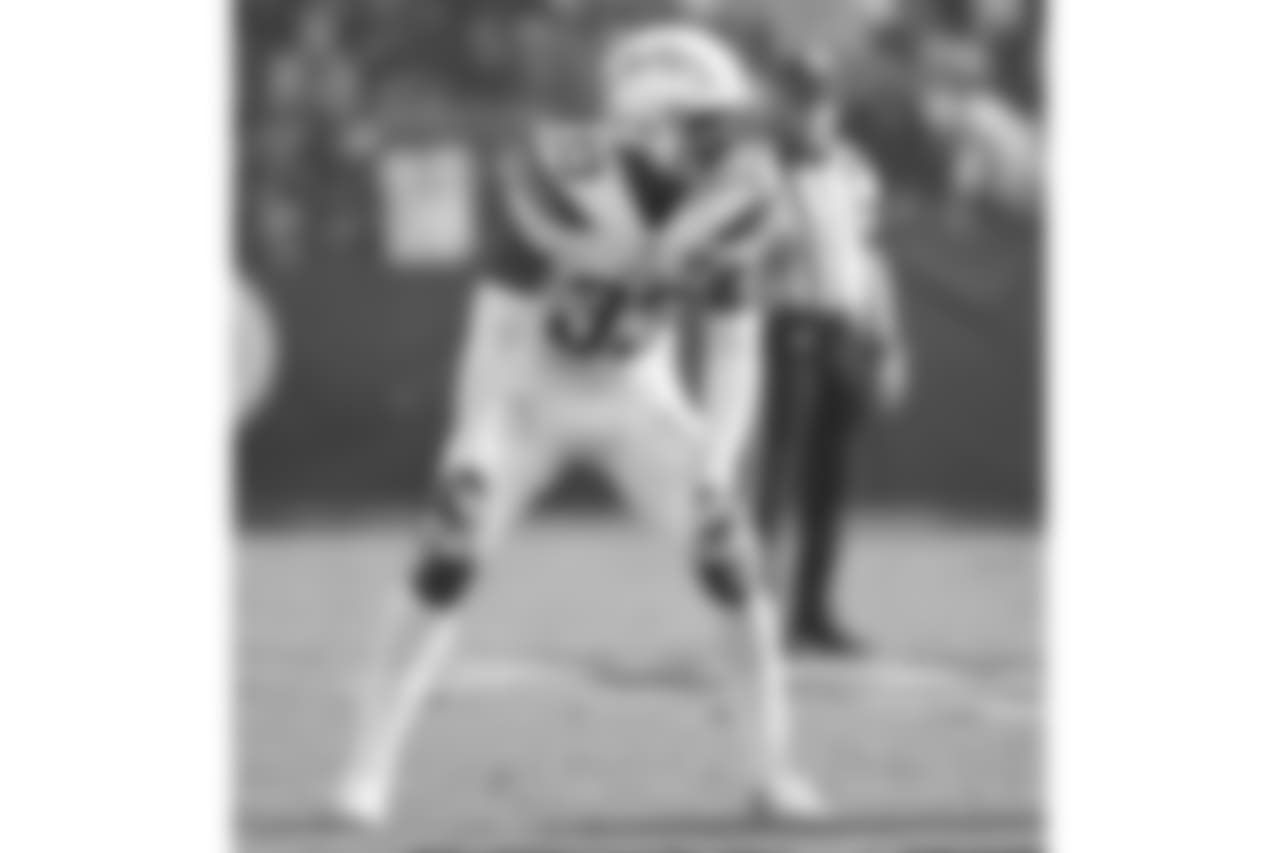 Derwin James sets up vs. the Oakland Raiders at Oakland Alameda Coliseum on Sun. Nov. 11, 2018.
