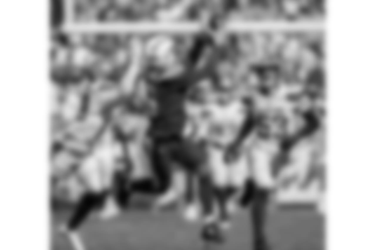 Wide receiver Tyrell Williams reaches for the ball for a successful completion vs. the Cleveland Browns on Sun. Oct. 14, 2018 at FirstEnergy Stadium in Cleveland, OH.