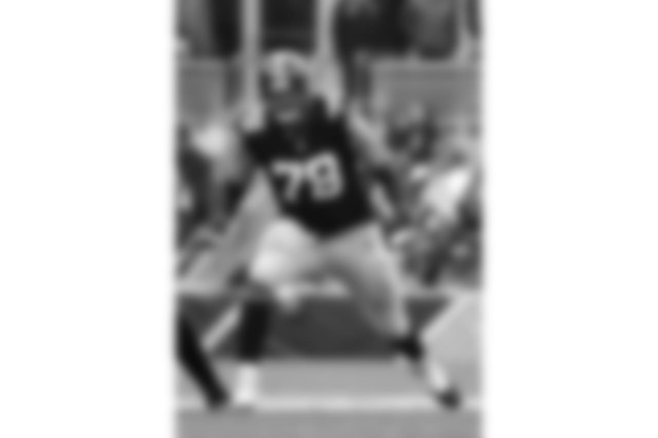 OT Alejandro Villanueva - Pittsburgh Steelers