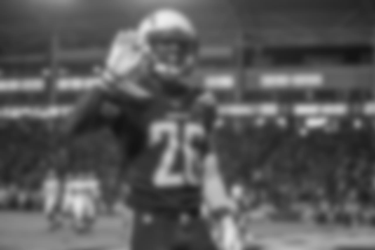 Casey Hayward waves at fans during the Week 16 matchup against the Baltimore Ravens at ROKiT Field at StubHub Center.