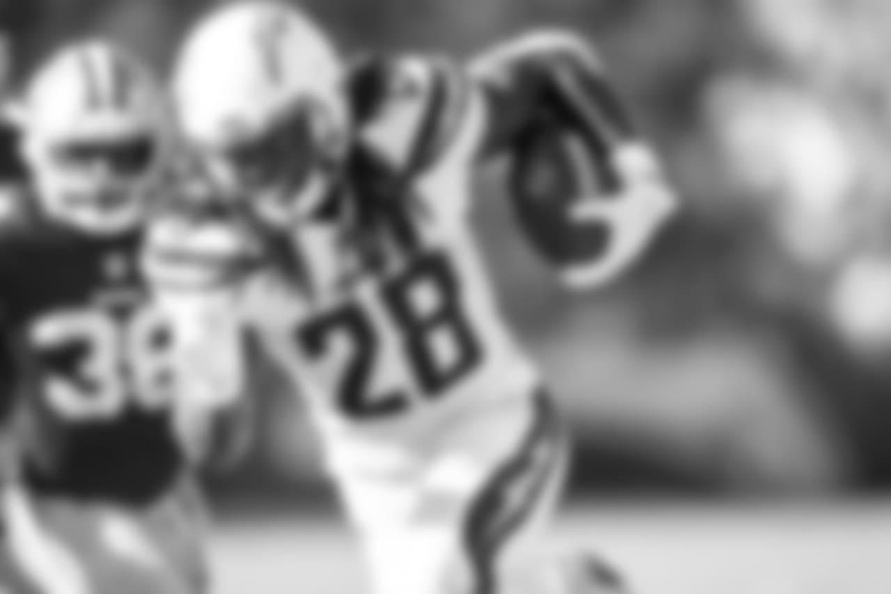 Running back Melvin Gordon runs the ball vs. the San Fransisco 49ers on Sun. Sept. 30, 2018 in Carson, CA.