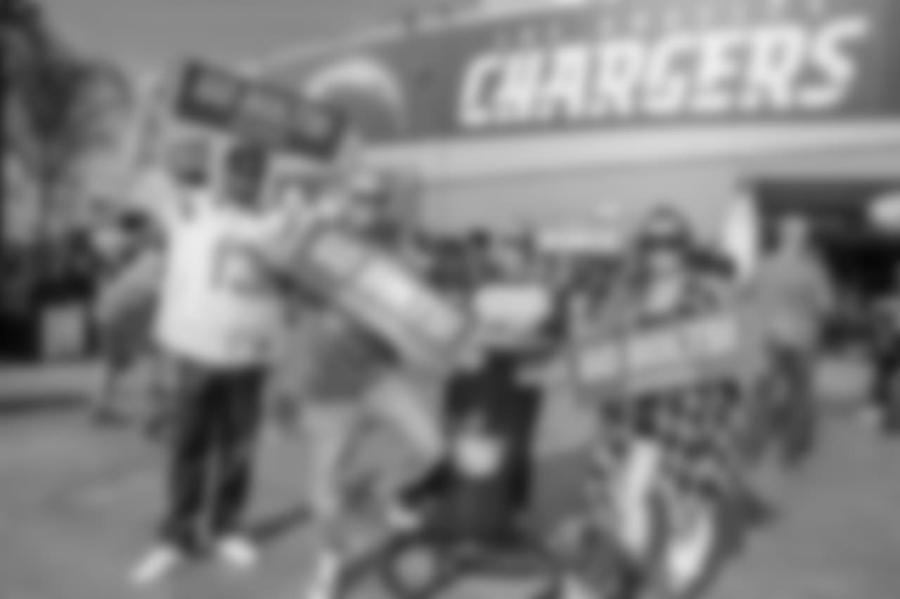 Arizona Cardinals at Los Angeles Chargers on Sunday, November 25, 2018 in Carson, CA. Final score: 10-45 .