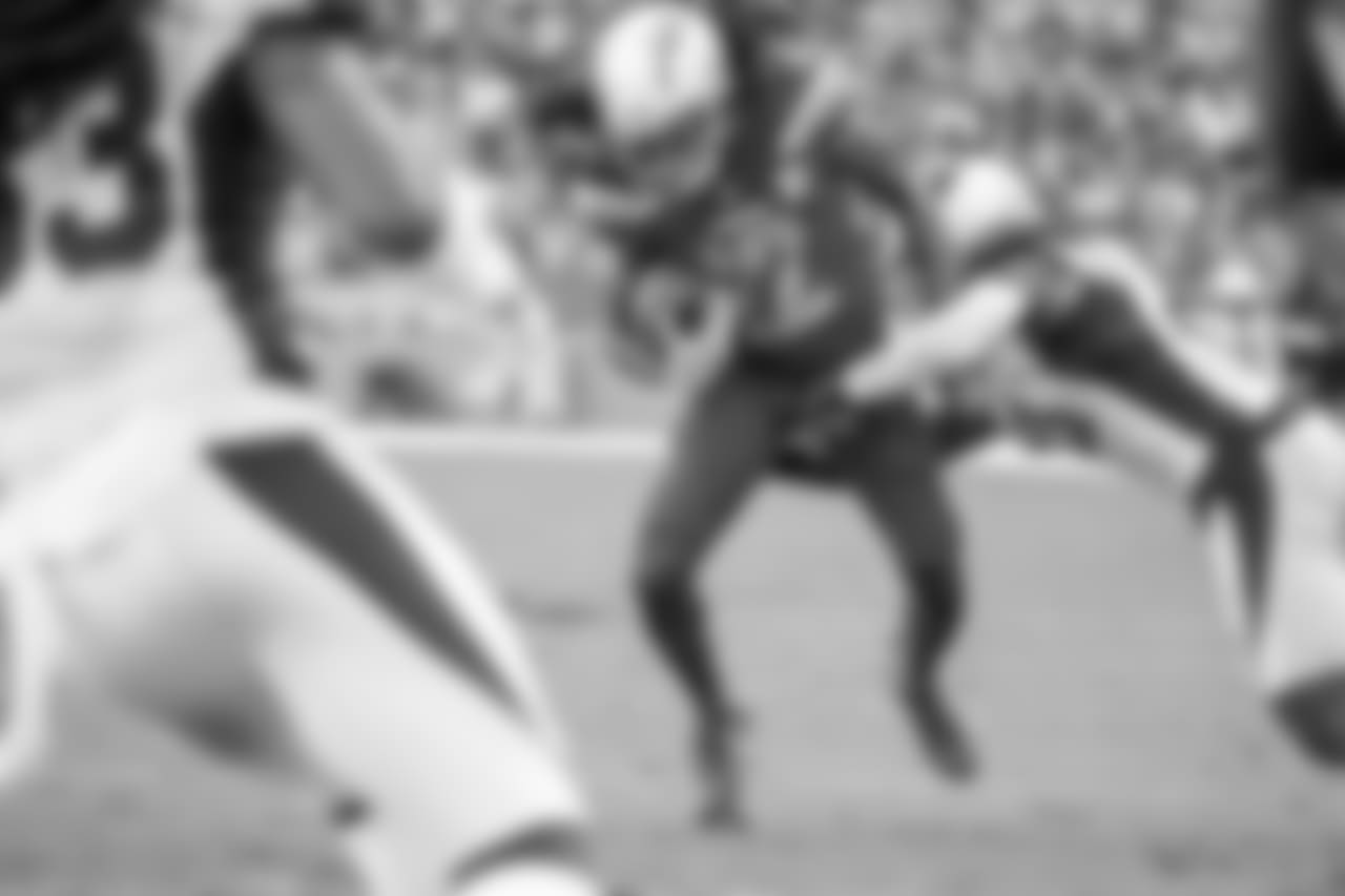 Travis Benjamin runs downfield during the Week 12 matchup against the Arizona Cardinals at ROKiT Field at StubHub Center.