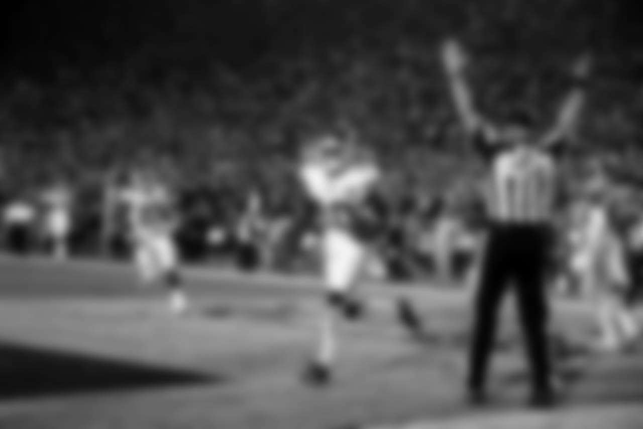 Kansas City Chiefs at Los Angeles Rams at Los Angeles Memorial Coliseum on November 19, 2018