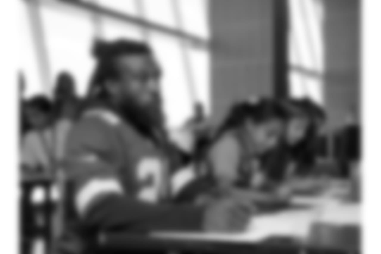 To celebrate Hispanic Heritage Month, Chiefs Defensive Backs attend a workshop with José Faus and girl scouts from Guadeloupe Elementary