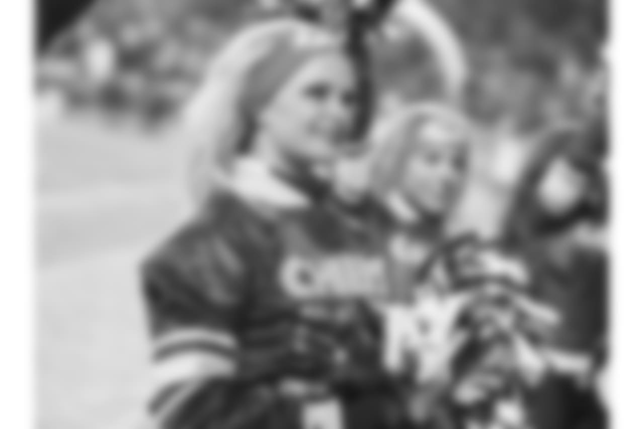 044_IndyCheer_DivPO