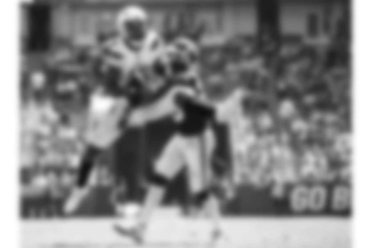 Kansas City Chiefs cornerback Steven Nelson (20) breaks up a pass.