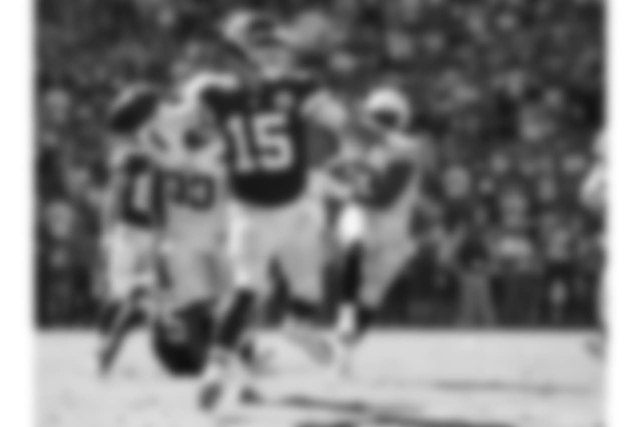 Kansas City Chiefs quarterback Patrick Mahomes (15) throws the ball downfield.