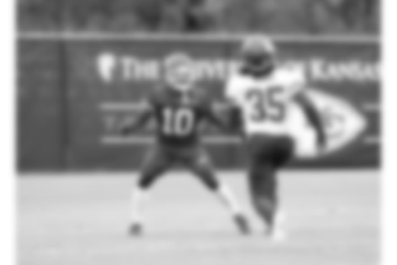 Kansas City Chiefs wide receiver Tyreek Hill (10) during practice on 10/10/18