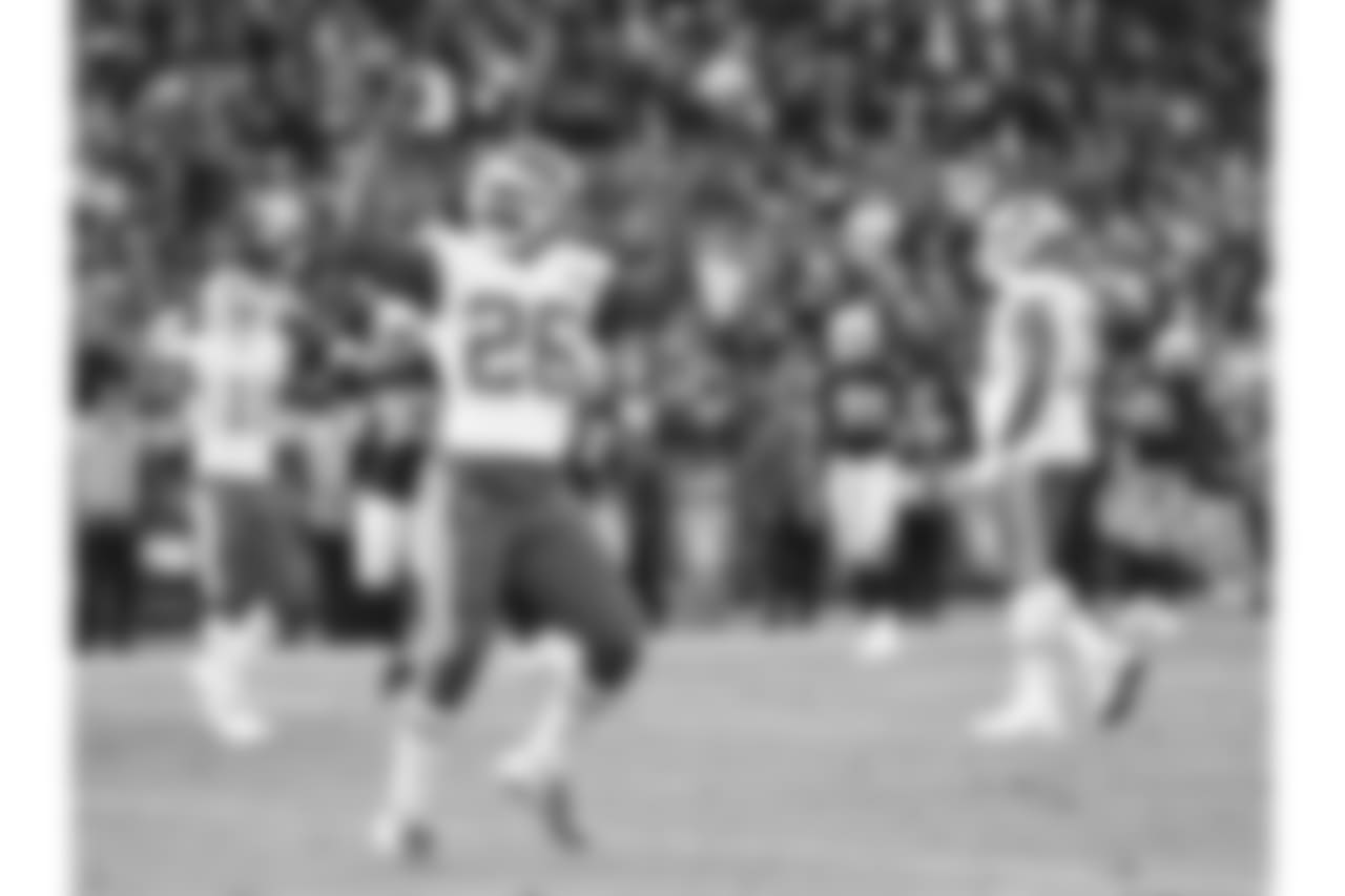 Kansas City Chiefs at Oakland Raiders at Oakland Alameda Coliseum on December 2, 2018.
