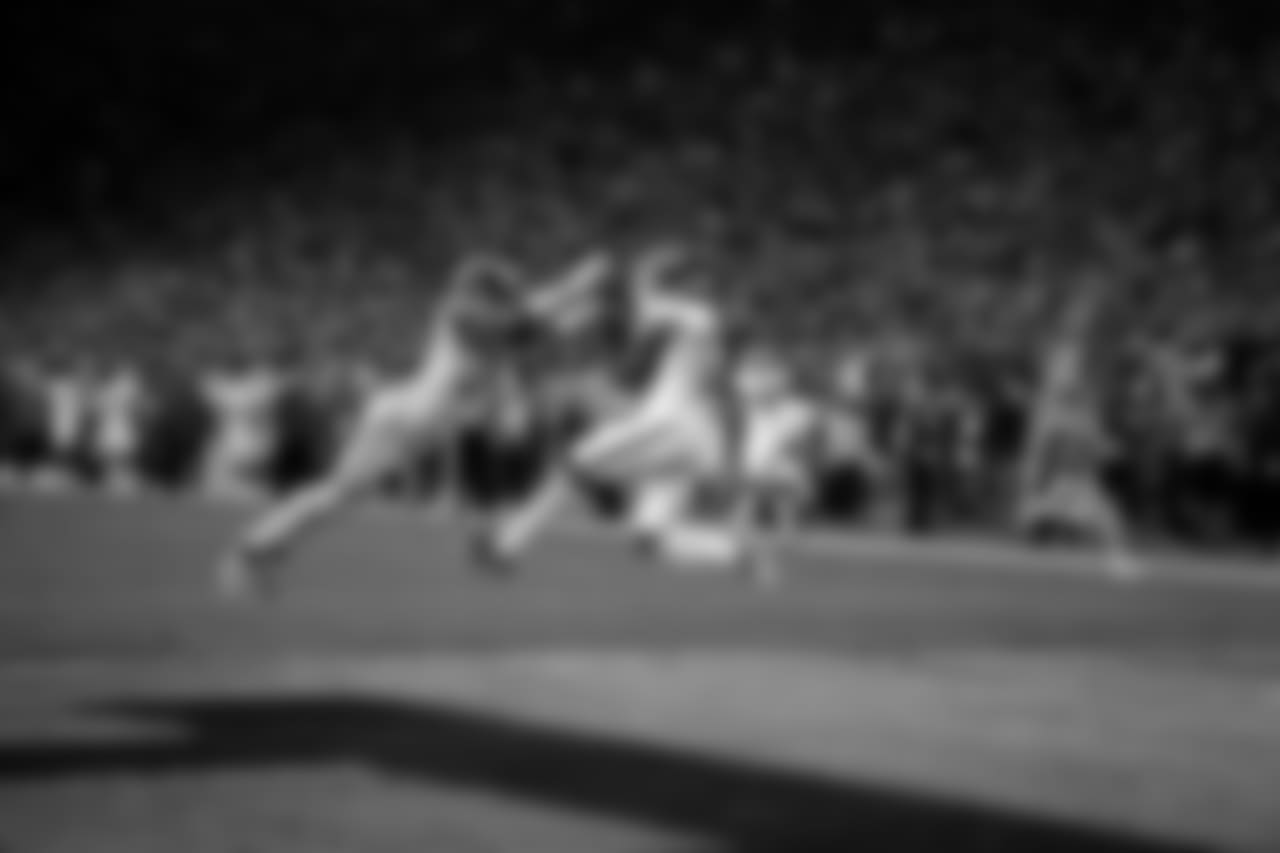 Kansas City Chiefs at Los Angeles Rams at Los Angeles Memorial Coliseum on November 19, 2018