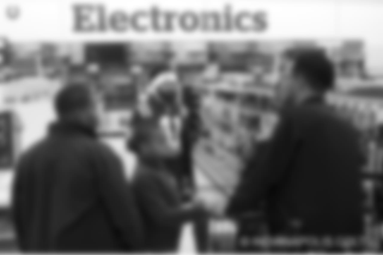 2018_1210_ShopWithAColt0527