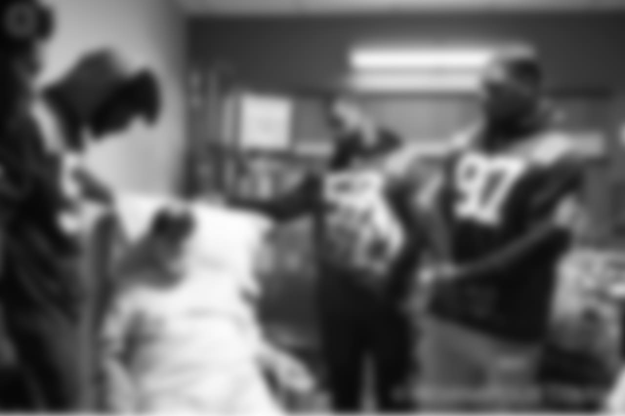 2018_1112_ CM_VAHospitalVisit0095