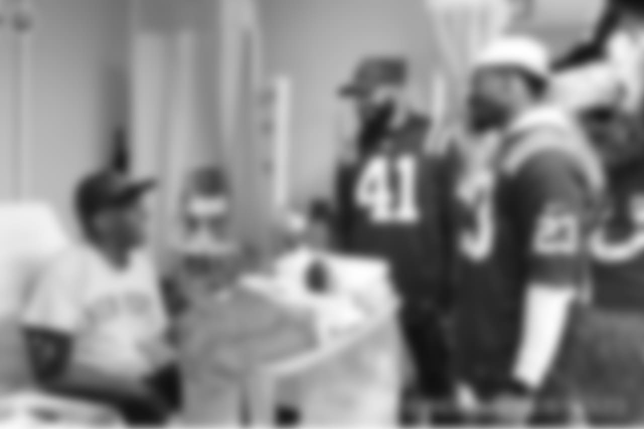 2018_1112_ CM_VAHospitalVisit0173