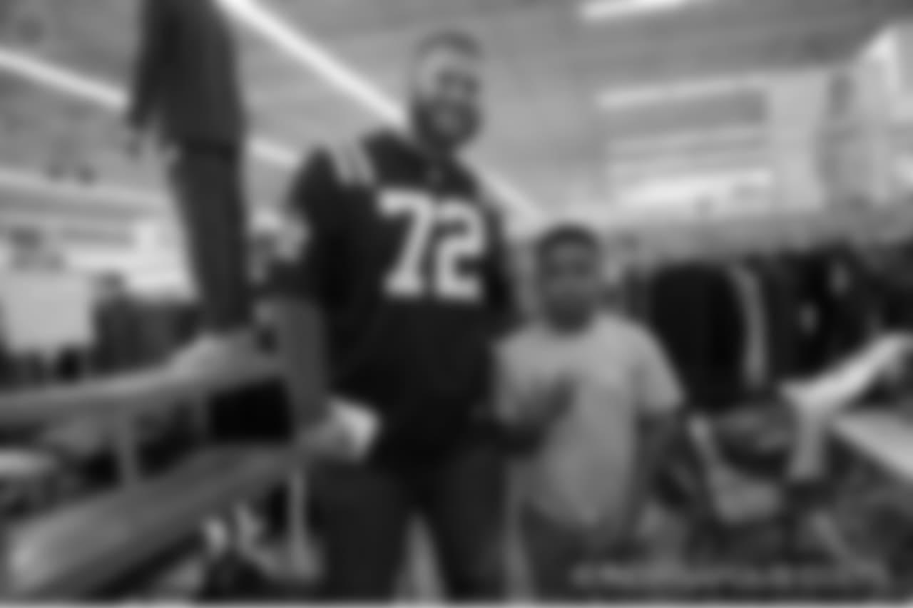 2018_1210_ShopWithAColt0378